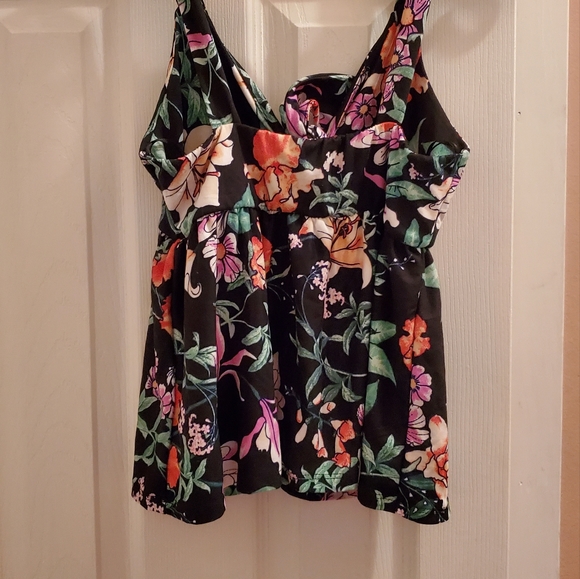 Guess Tie Front Floral Top - Picture 4 of 4